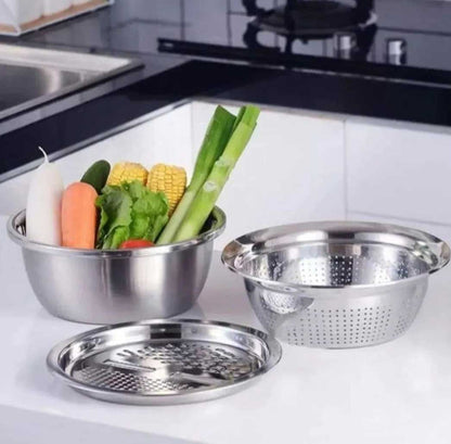 Inoks posuda sa svezim povrcem: sargarepa, kukuruz, zelena salata, luk. Kuhinjska cinija.