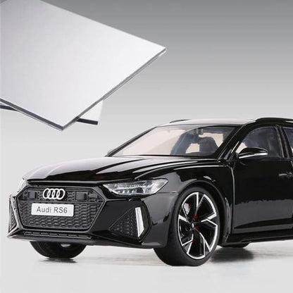 metalni automobil igracka sa detaljno izradjenim prednjim delom i sjajnom povrsinom karoserije