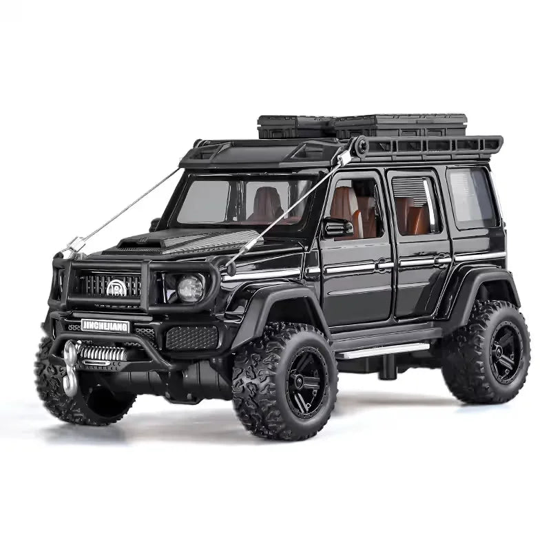 Crni metalni deciji autic G Wagon sa krovnim nosacem na beloj pozadini