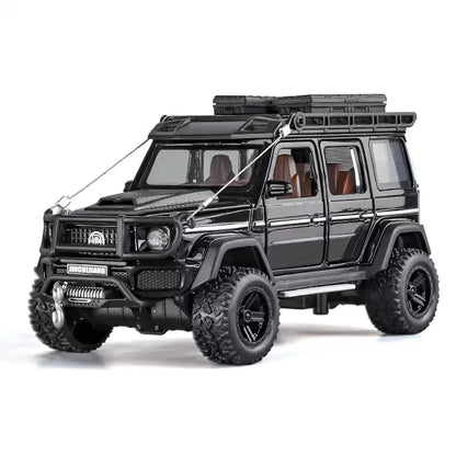 Crni metalni deciji autic G Wagon sa krovnim nosacem na beloj pozadini