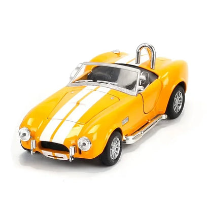 Zuti metalni model sportskog retro auta 1:28