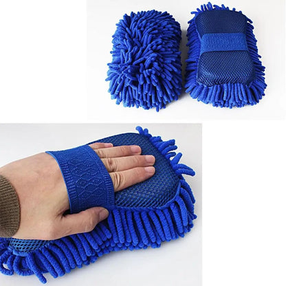 Dvostrana plava mikrofiber rukavica sa trakom za ruku namenjena za bezbedno pranje i brisanje karoserije auta