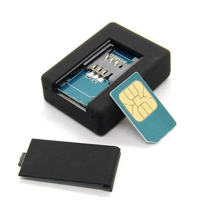 Unutrasnjost Mini A8 lokatora sa slotom za SIM karticu