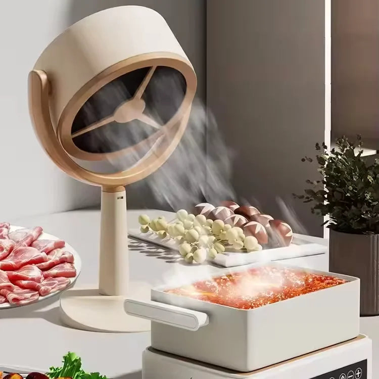 Mini kuhinjski aspirator na stolu koji usisava paru iz serpe tokom kuvanja