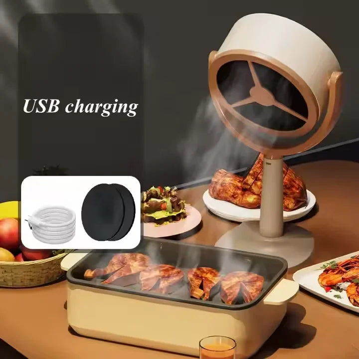 Mini kuhinjski aspirator sa USB kablom i dodatnom opremom pored tiganja sa mesom