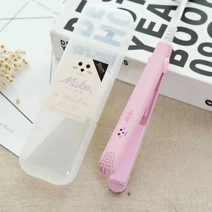 Mini pegla za kosu roze kompaktni model sa futrolom