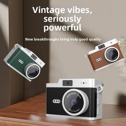 vise mini retro fotoaparata u razlicitim bojama na stolu