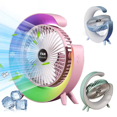Prenosivi mini ventilator sa RGB osvetljenjem. USB ventilator sa tri brzine, snazan i tih. Idealan za radni sto, kancalariju ili spavacu sobu.