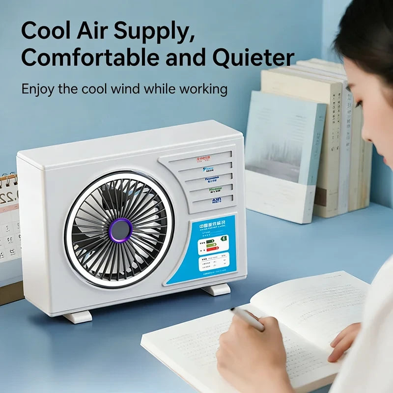 Mini stoni ventilator na radnom stolu tokom rada