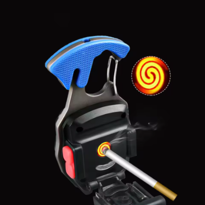 Prikaz multifunkcionalnog priveska za kljuceve sa upaljacem i LED svetlom. Koristan alat za planinarenje i kampovanje.