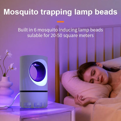 Nocna lampa protiv komaraca na nocnom ormaricu u spavacoj sobi