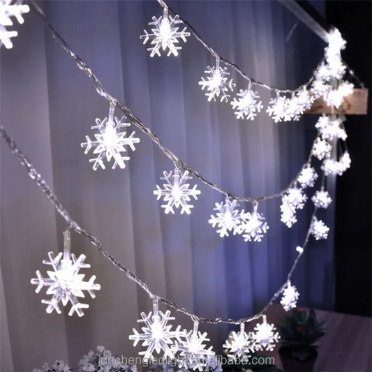 Novogodisnja LED svetleca zavesa sa pahuljicama na prozoru