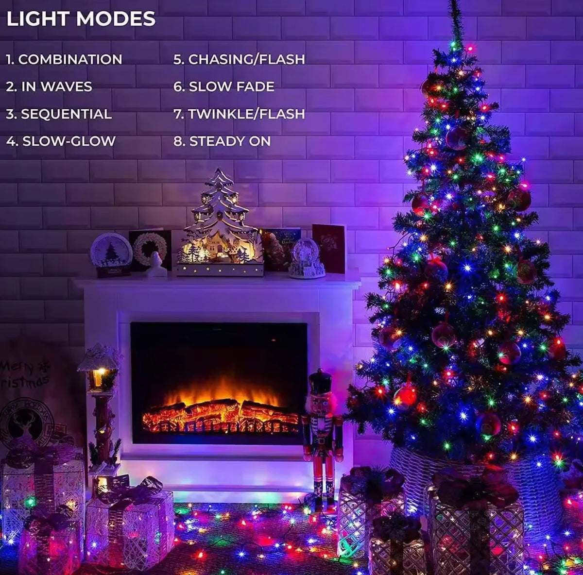 Sarene LED novogodisnje lampice na jelci i oko kamina u dnevnoj sobi