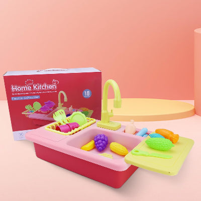 Detaljan prikaz svih delova kompleta, uključujući posudje, pribor za jelo i sudoper, savrsen poklon za decu.