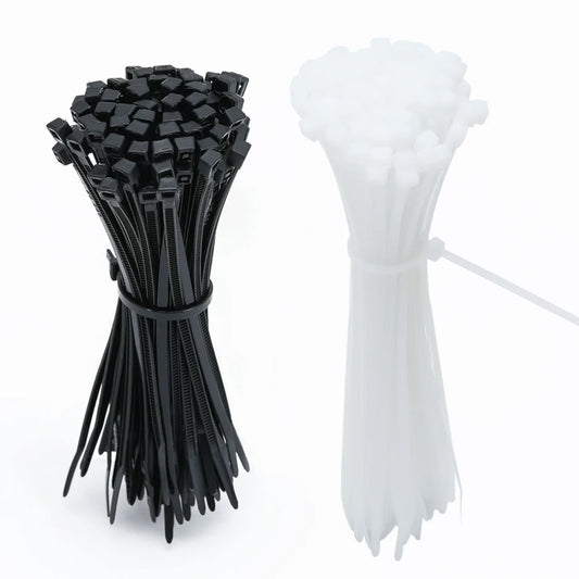 Crne i bele plasticne vezice za kablove u snopovima