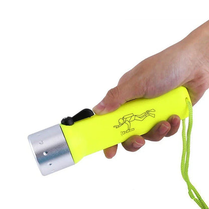 Podvodna LED lampa za ronjenje u ruci