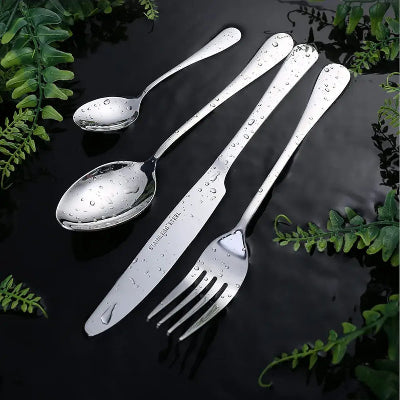 Kvalitetan pojedinacni pribor za jelo: noz, viljuska i kasika. Izdrzljiv escajg za dugotrajnu upotrebu.