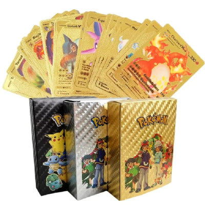 Razliciti setovi zlatnih Pokemon karata u kutijama, prikazuje raznovrsnost kolekcije.