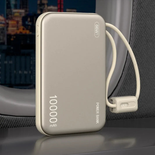 Krem power bank 10000mAh sa ugradjenim kablom na stolu