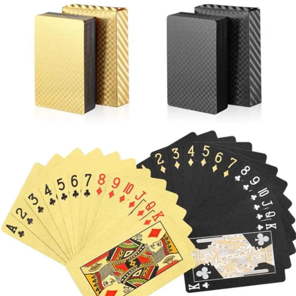 premium spil zlatnih i crnih poker karata
