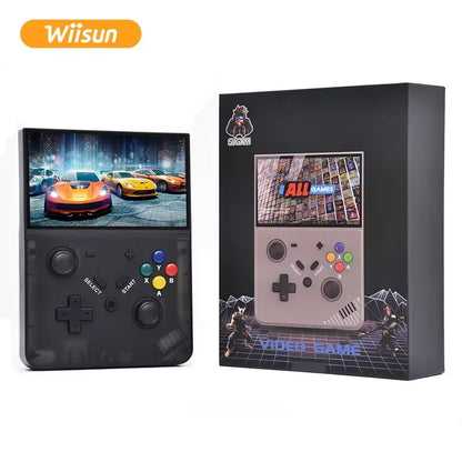 Crna prenosiva retro konzola ispred originalne ambalaze