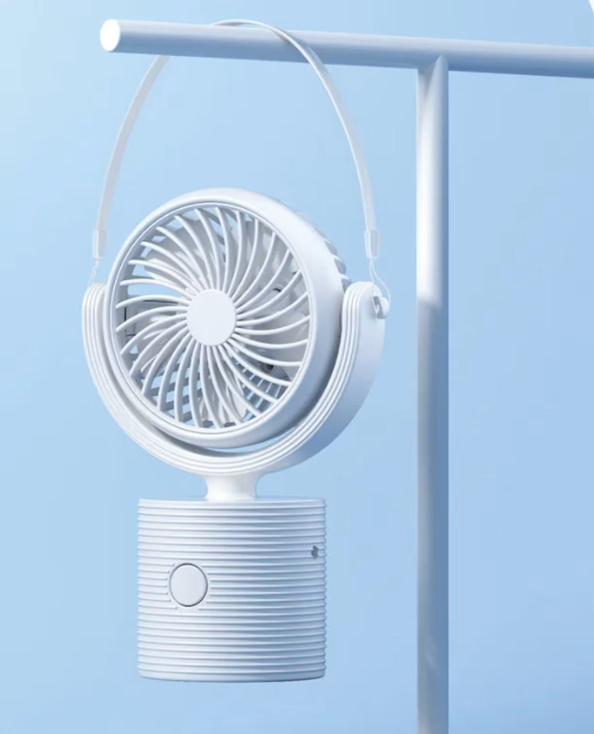 Prikaz belog mini ventilatora koji visi na tankom stalku pomocu trake za nosenje oko vrata ili kacenje