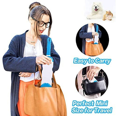 Prenosna mini cetka za dlake kucnih ljubimaca. Savrsena za putovanja, lako staje u torbu ili tasnu, uvek pri ruci za hitne slucajeve.