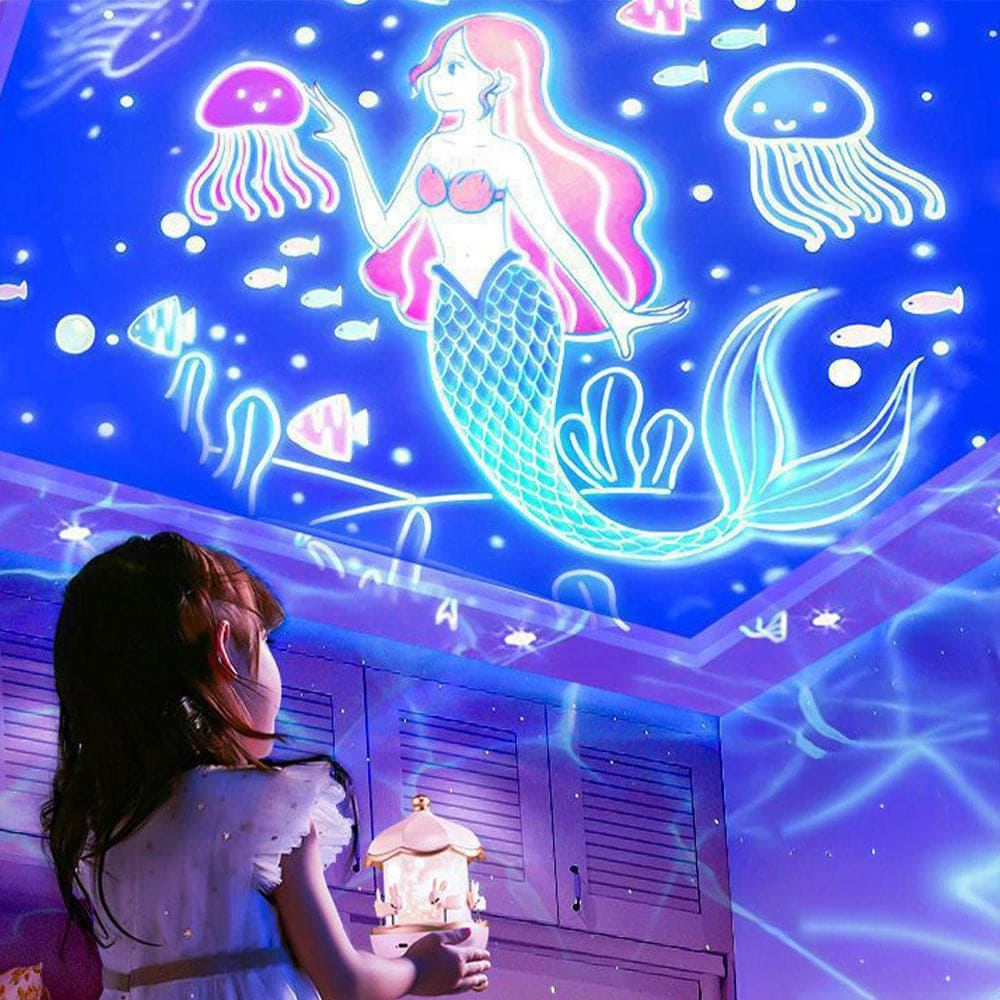 Deciji projektor sa bajkovitom projekcijom sirene i morskih motiva na plafonu sobe
