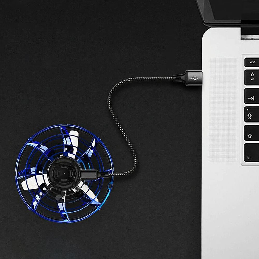 Punjenje leteceg spinera preko USB kabla i laptopa