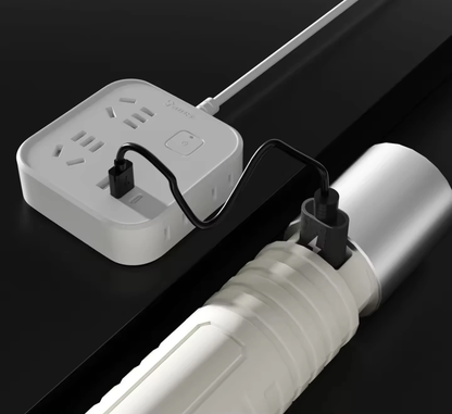 Punjenje punjive LED mini lampe preko USB kabla