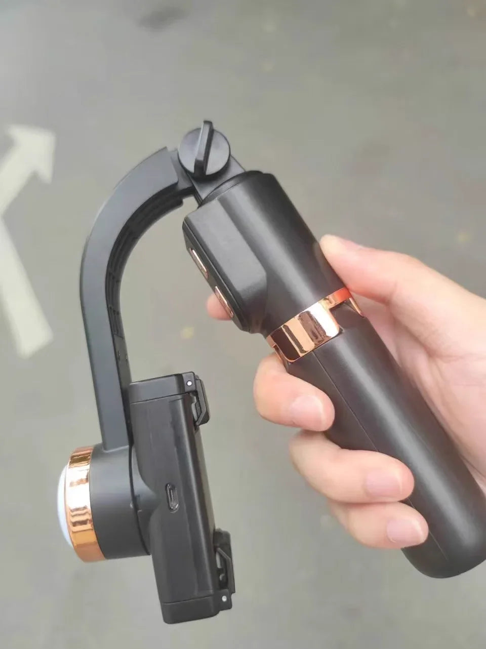 Sklopljeni Q31 stabilizator za telefon u ruci sa vidljivim LED modulom