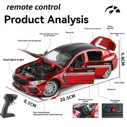 Crveni RC auto BMW M8 sa otvorenim vratima, haubom i gepekom