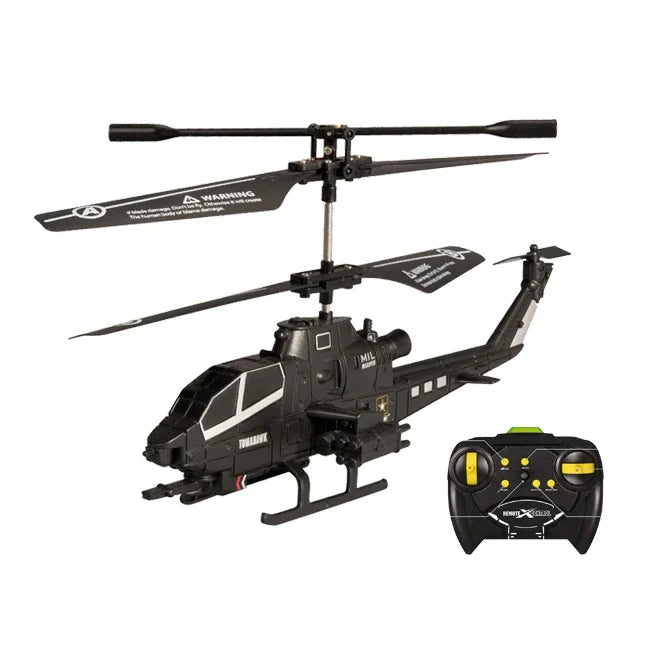 RC helikopter igracka sa daljinskim upravljanjem na beloj pozadini