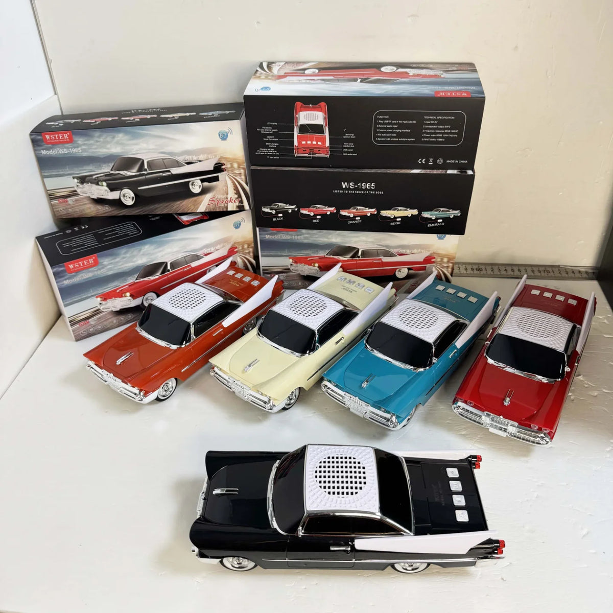 retro auto bluetooth zvucnici ispred originalnih kutija model ws 1965