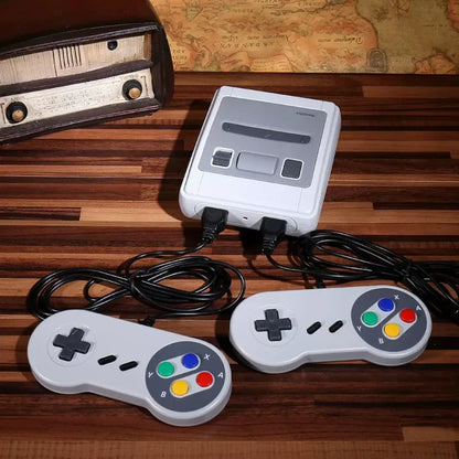Retro konzola sa dva dzojstika na drvenom stolu