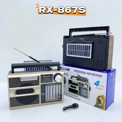 Retro radio sa solarnim panelom prikazan spreda i pozadi pored kutije