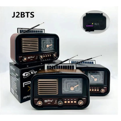 Grupni prikaz retro solarnih radio prijemnika sa kutijom