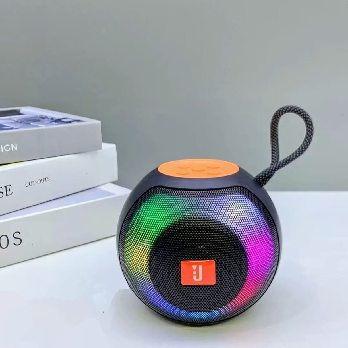 RGB bluetooth zvučnik sa svetlosnim efektima za muziku i zabavu