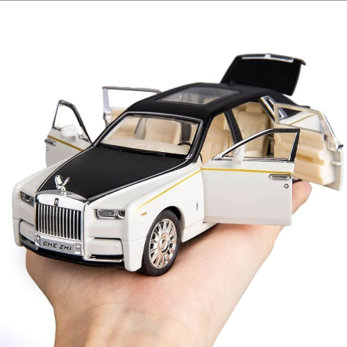  Model automobila Rolls Royce Phantom. Luksuzni automobil, kolekcionarski primerak.