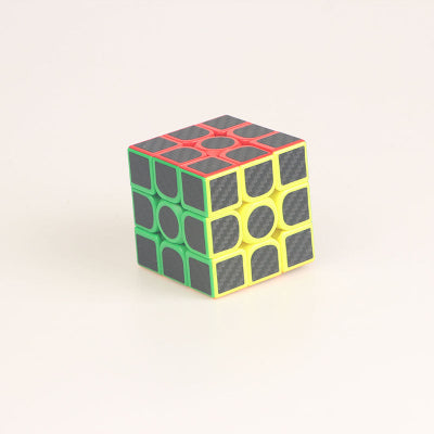 Rubikova kocka Speedcube, klasicna 3x3 slagalica, spremna za slaganje. Odlicna igracka za razvijanje logike.
