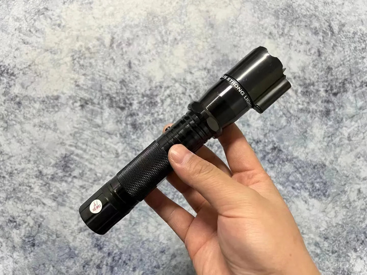 rucna baterijska lampa sa laserom i elektro soker funkcijom za samoodbranu