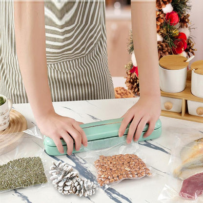 Rucna vakum pakerica za domacinstvo. Jednostavno vakumiranje hrane kod kuce. Cuvanje svezine zitarica, mesa. Prakticna za upotrebu.