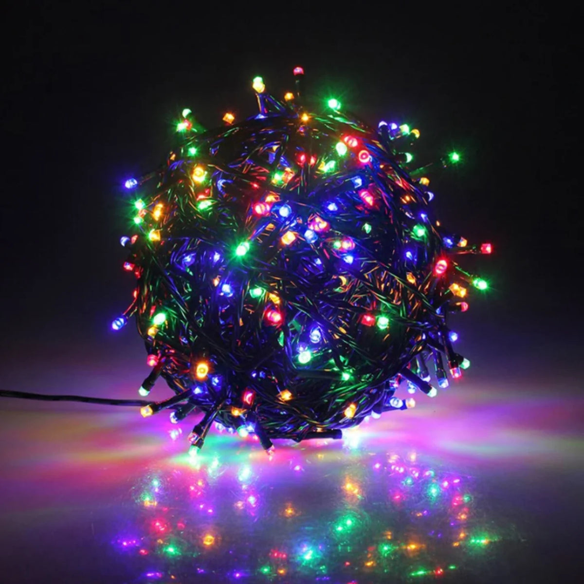 Sarene LED novogodisnje lampice koje svetle u mraku