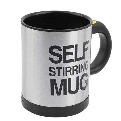 Krupni plan celicne solje sa crnim natpisom self stirring mug i ergonomskom drskom