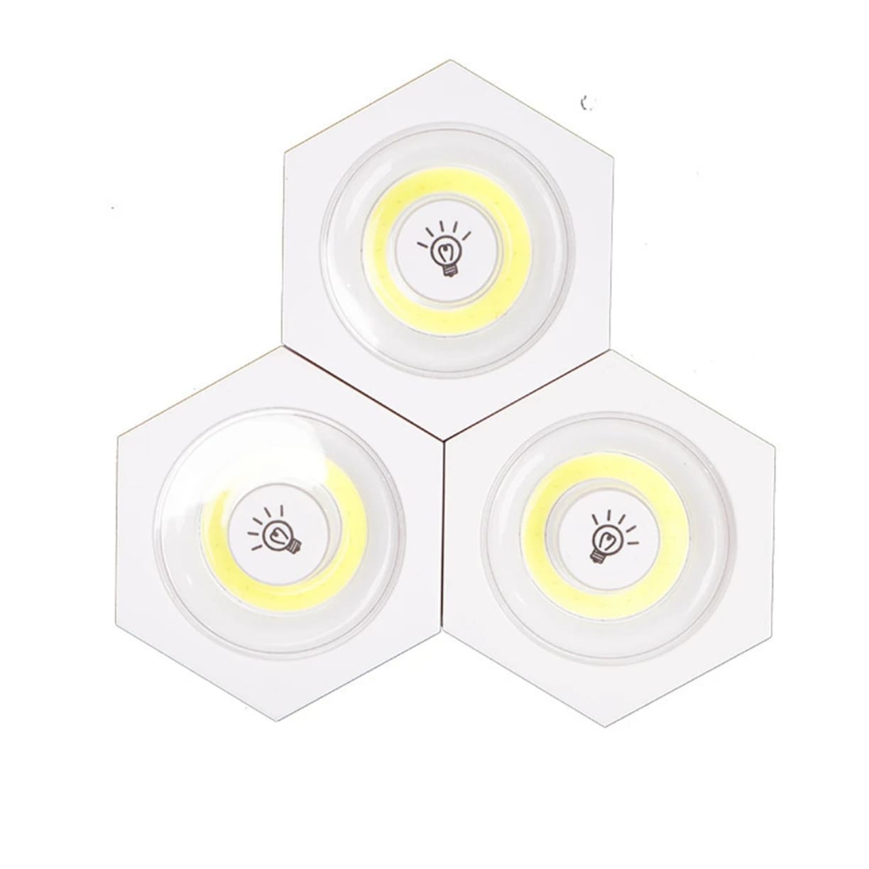 Tri modularne bele lampe sa zutim krugom i oznakom sijalice u sredini spojene u formu pcelinjeg saca na beloj pozadini