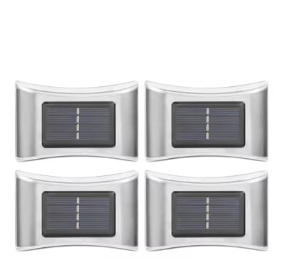 Set od cetiri solarne zidne lampe. Prakticno resenje za osvetljenje vecih spoljnih povrsina, staza ili fasada.