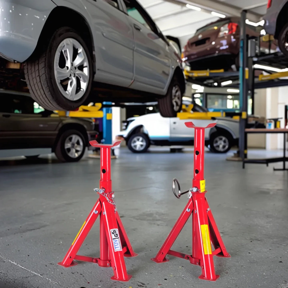 Sigurnosni stalci za auto u autoservisu