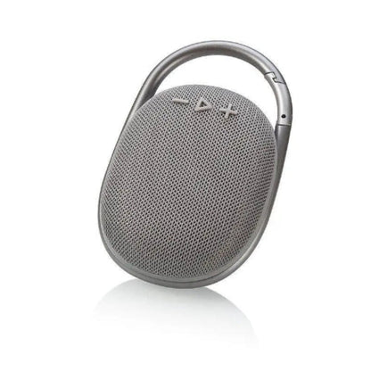 Sivi bluetooth zvucnik Clip 4 sa karabinerom na beloj pozadini