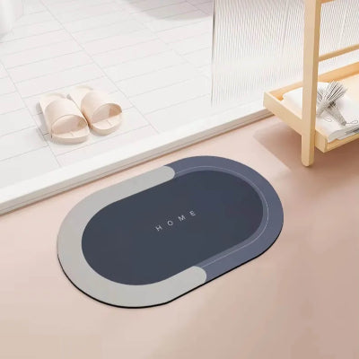 Stilski sivi otirac za kupatilo. Udoban i siguran za koriscenje, uklapa se u svaki enterijer.