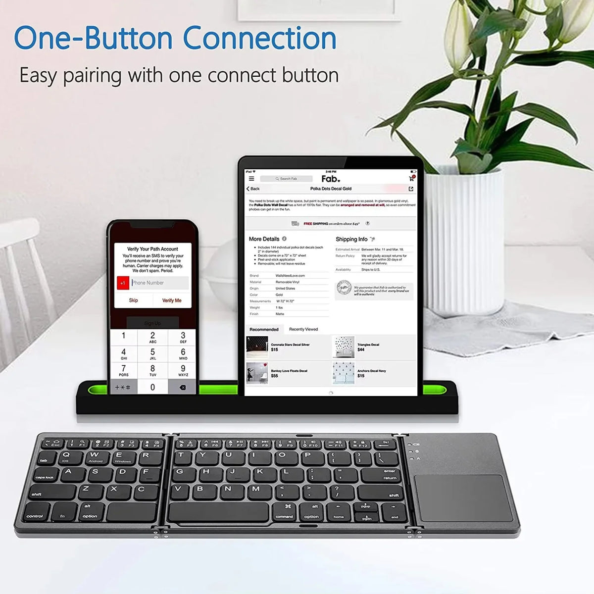 Sklopiva bezicna tastatura sa touchpadom ispred telefona i tableta